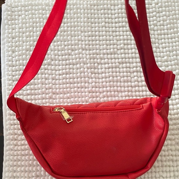 Andrew Marc New York Red Quilted Crossbody Bag - Picture 6 of 9